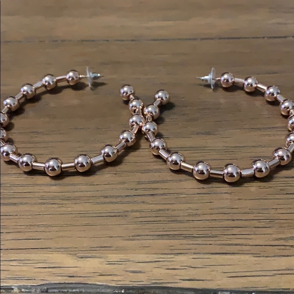 WOMENS GUESS GOLD ROSE EARRINGS - Picture 2 of 2